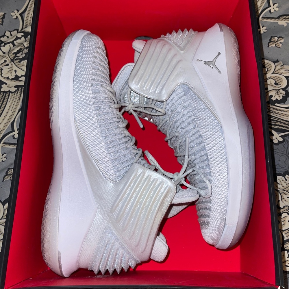 Jordan (XXXII) 32 Pure Platinum (2018) - Size 9